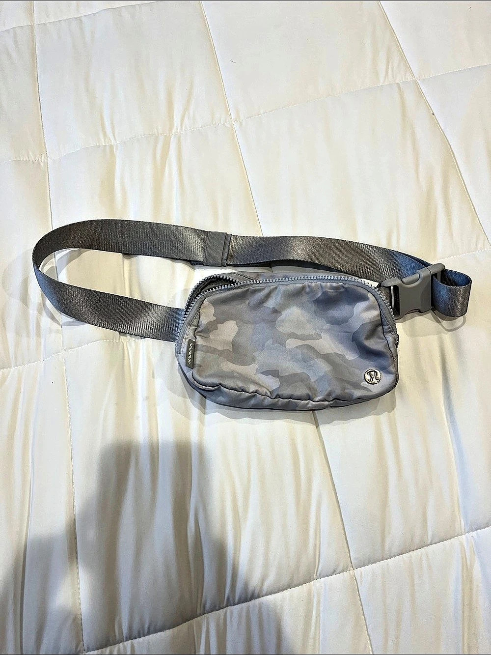 lululemon Everywhere Belt Bag *1L Camo Crossbody Gray & White